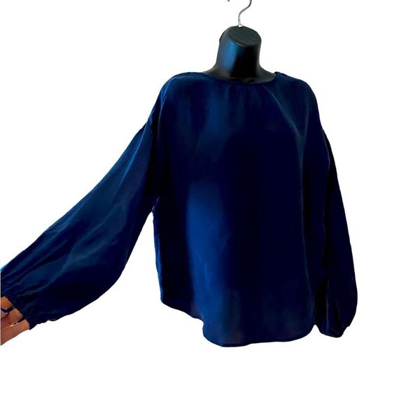 Calme by Johnny Was Navy blue silk long sleeve blouse NWT size Med. Luxury - Picture 8 of 9